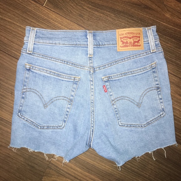Levi’s 501 High Rise Short - Picture 3 of 5